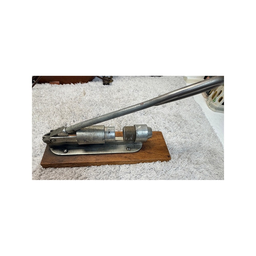 Vintage Reed's Rocket Pecan Cracker Manual Lever Nutcracker Wood Little Rock - Picture 4 of 9